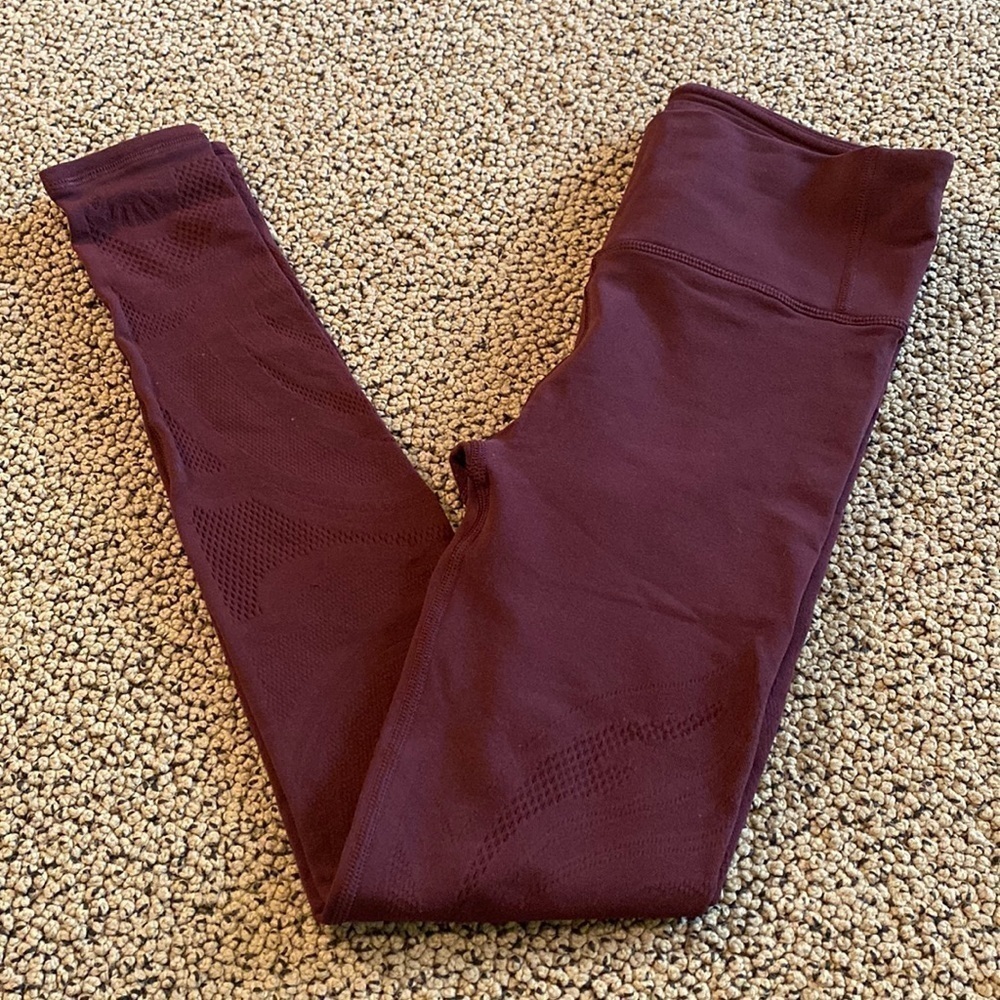 Lululemon Deep Purple Leggings Size 6 in EUC